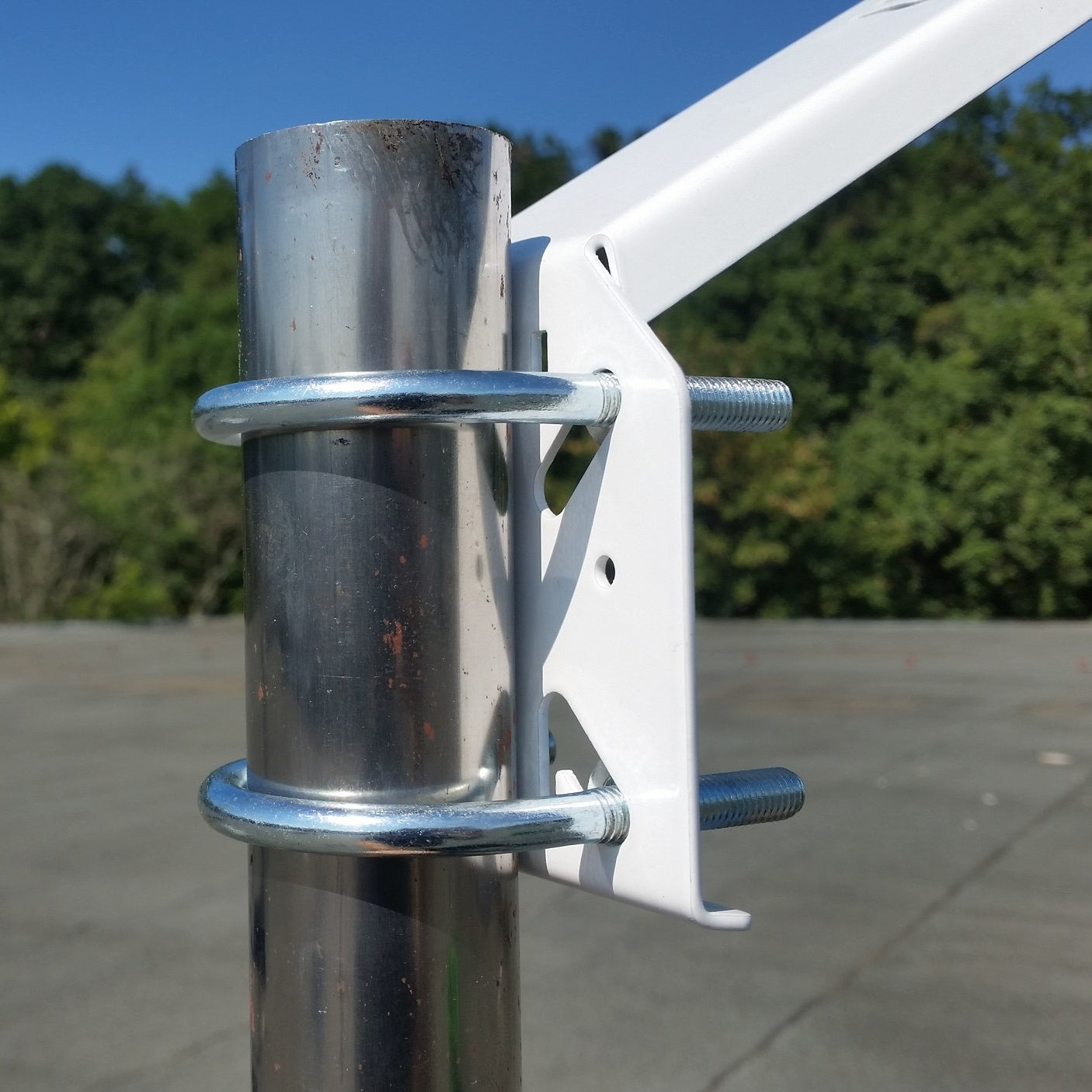 U-bolts for pipe mounting (2x)